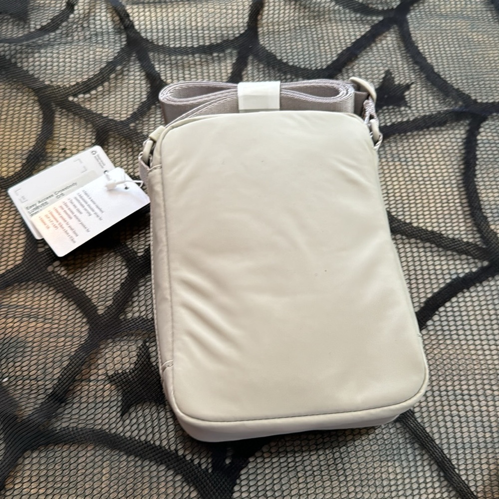 Lululemon Easy access crossbody bag - Picture 4 of 6